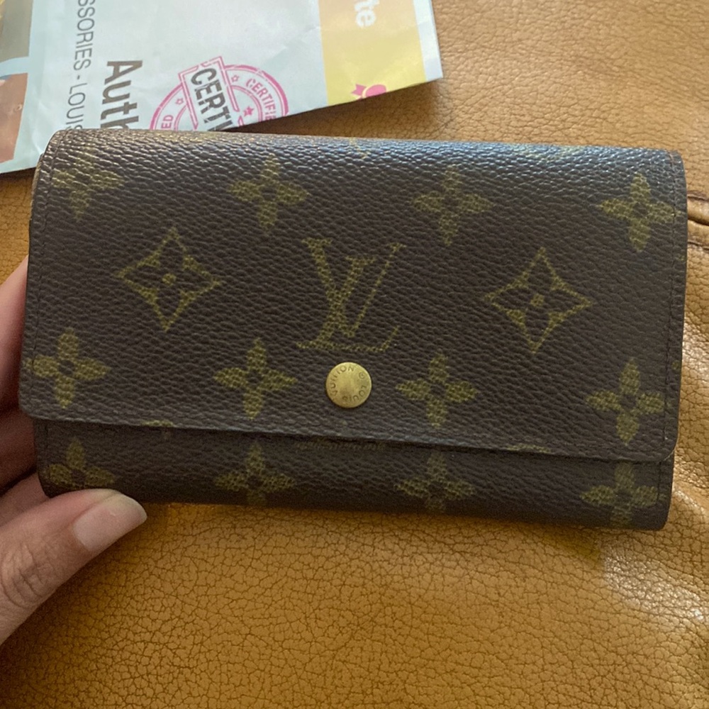 LV authentic vintage wallet 100% functional and in good condition